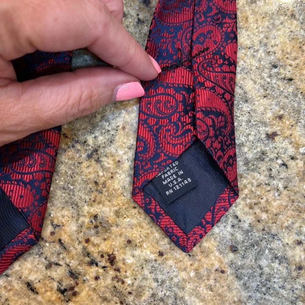 Hart Schaffner Marx Paisley‎ Men’s Tie